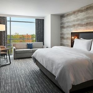 Tradition King Room Hearing accessible
