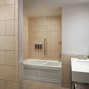 One-Bedroom Corner King Suite
